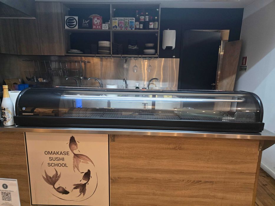 Vitrine de sushi Hoshizaki usada