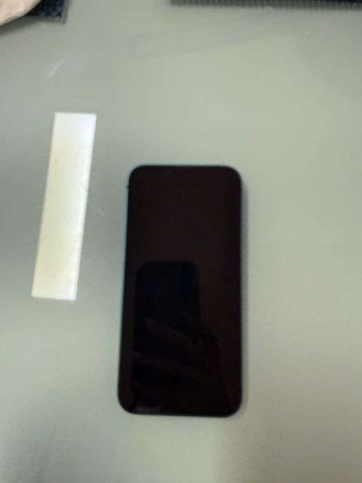 iPhone 13 azul com 72% de bateria