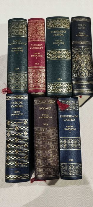 Conjunto de Livros de variadas temáticas