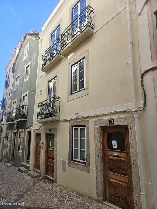 Vendo T2 para remodelação em predio totalmente remodelado