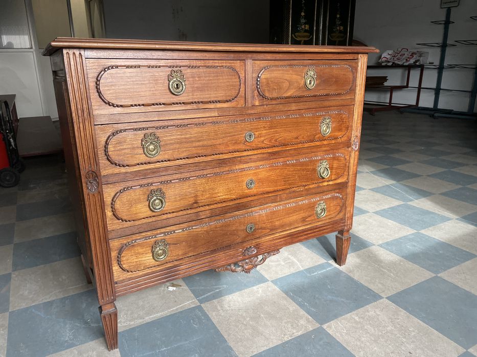 Comoda vintage em madeira maciça