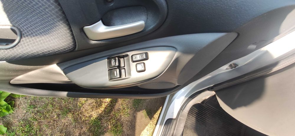 Toyota Yaris 2003  1,0 benzyna