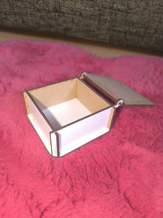 8 Marca Dzień Kobiet Szkatułka Pudełko Dekoracja na prezent  9,5x10 cm