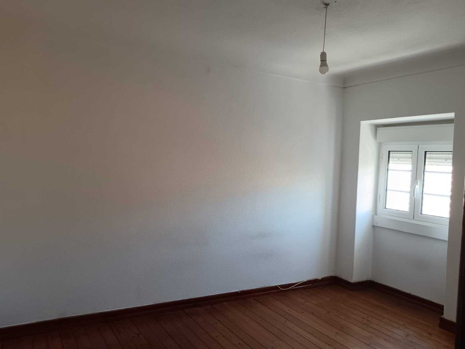 Vende-se Moradia