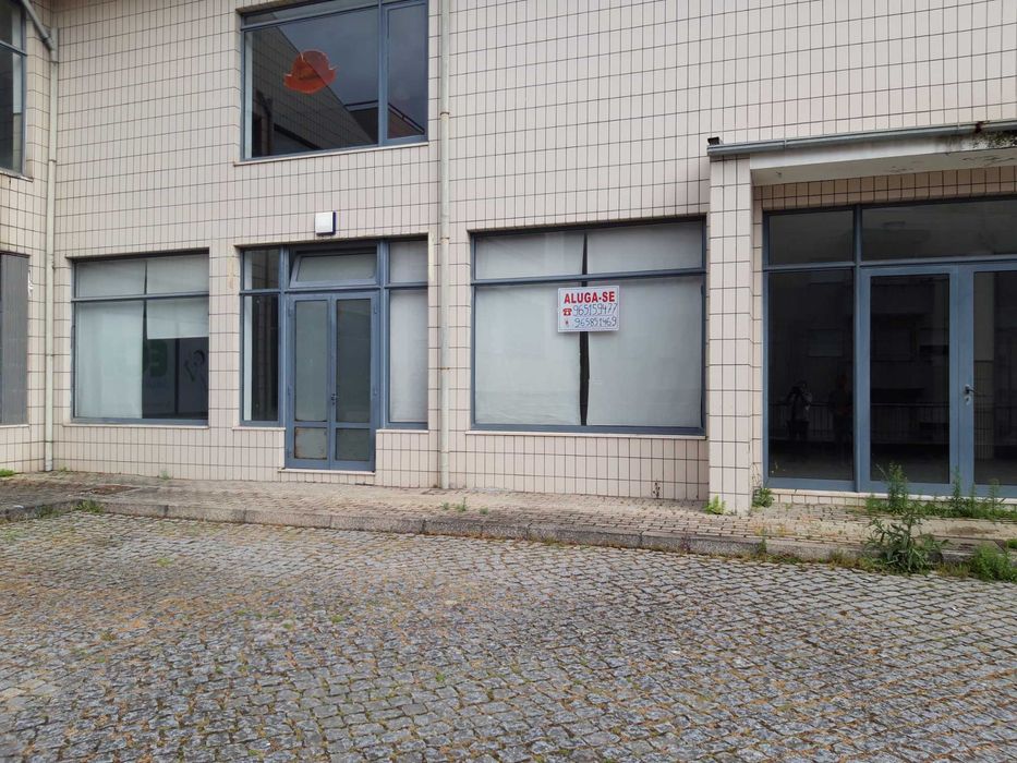 Arrenda-se Espaço Comercial em Fiães