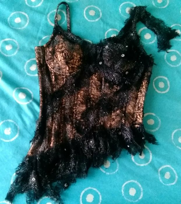 Vestido de cerimónia  só disponível a saia