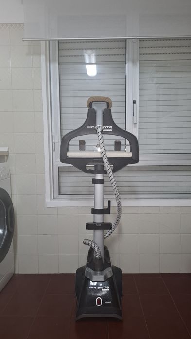 Ferro de engomar vertical a vapor Rowenta Master Valet Roll & Press
