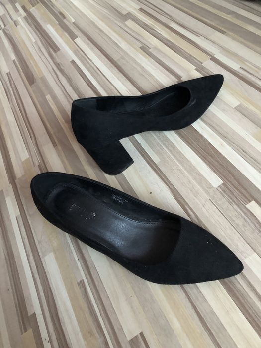 Buty na obcasie.