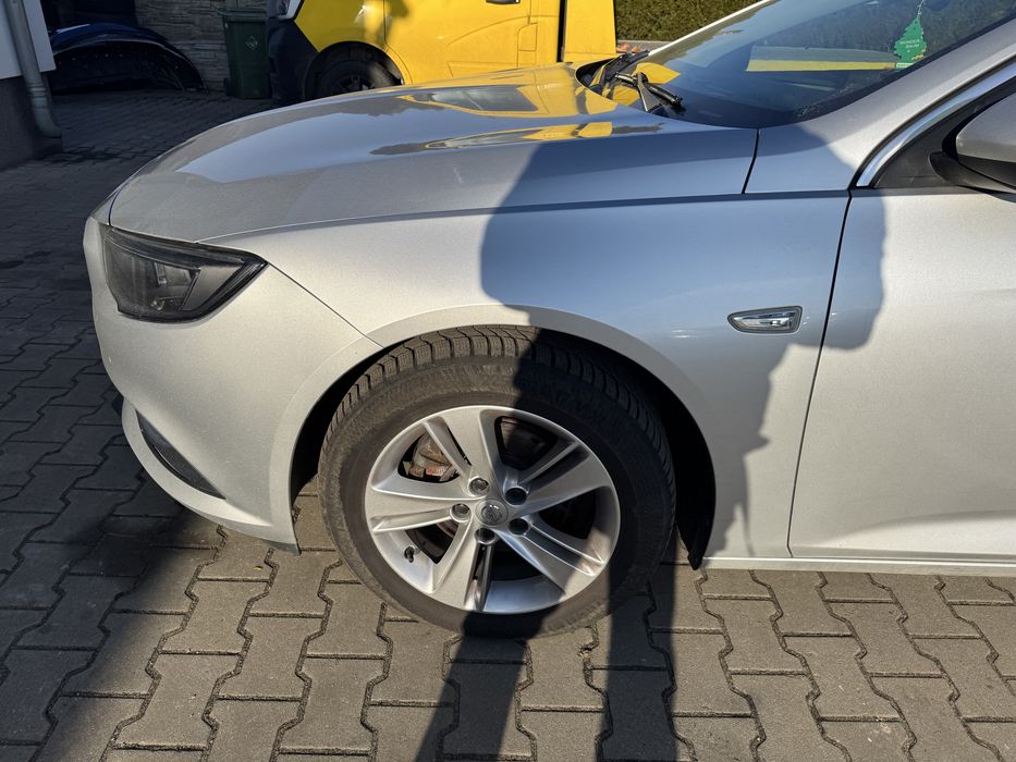 Opel Insignia B blotnik lewy przód Z176