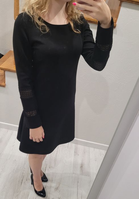 Piękna I elegancka czarna sukienka z koronką