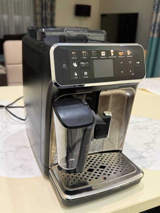 Кавоварка Phillips LatteGo 5447/90 повністю обслужена