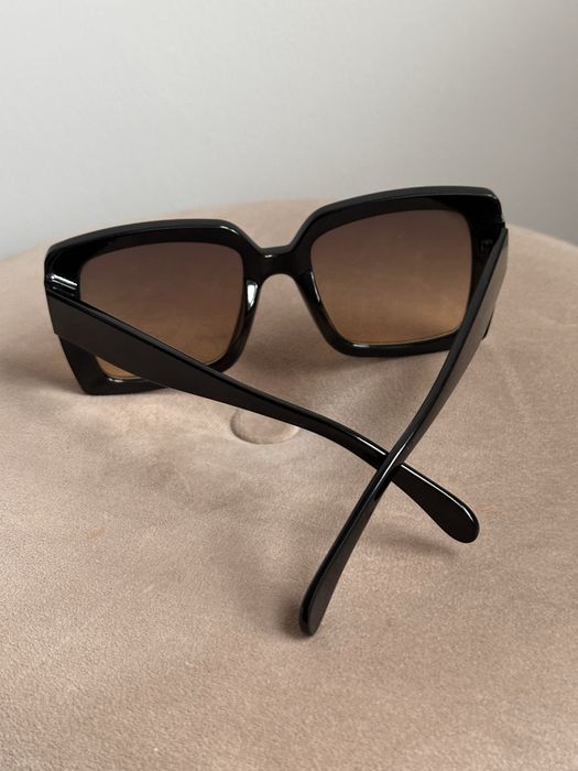 Óculos de sol usados