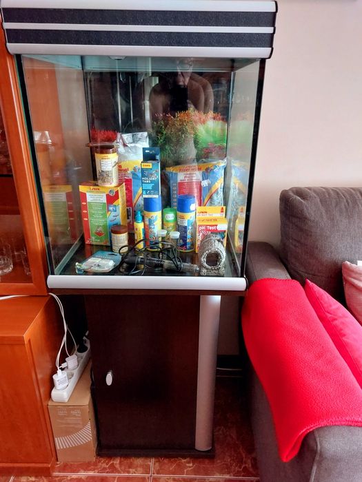 Aquário 145L  com movel de apoio incluído