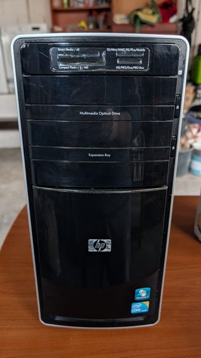 Secretaria mais computador a funcionar