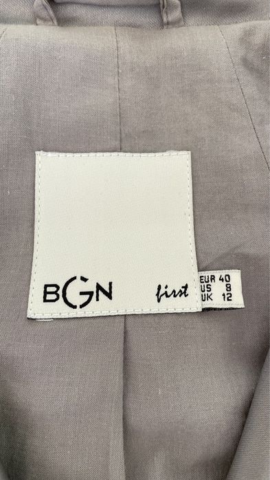 Плащ тренч серебристого серого цвета BGN