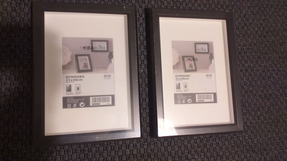Molduras IKEA pretas embaladas