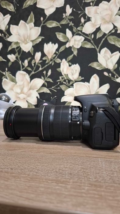 Canon EOS 650D разом з чудовим об'єктивом EF-S 18-135mm f/ 3.5-5.6 IS STM