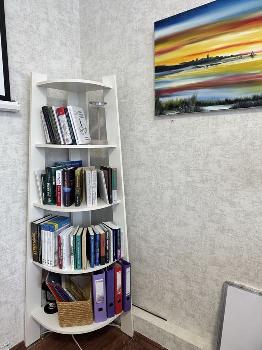 Продам белый угловой стелаж