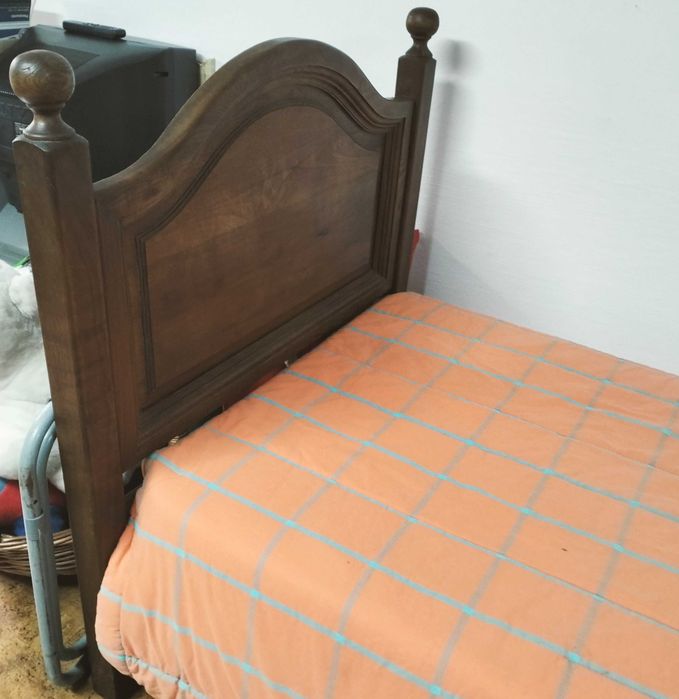 Cama de Solteiro em madeira maciça - castanho