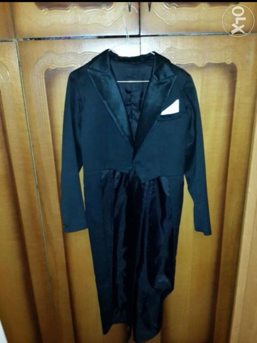 Продам латиноамериканскую рубашку,фрачную рубашку и фрак