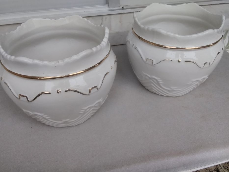 Vasos/Cachepos brancos com dourado