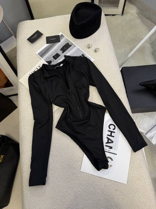 Боді зі змійкою