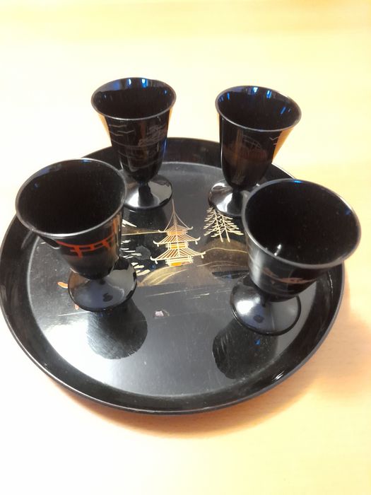 Conjunto de tabuleiro e copos430934889701068800