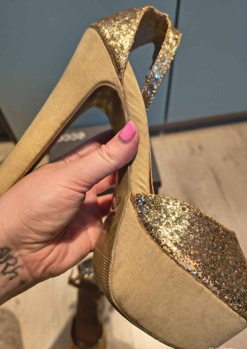 Śliczne buty na platformie 39 brokat