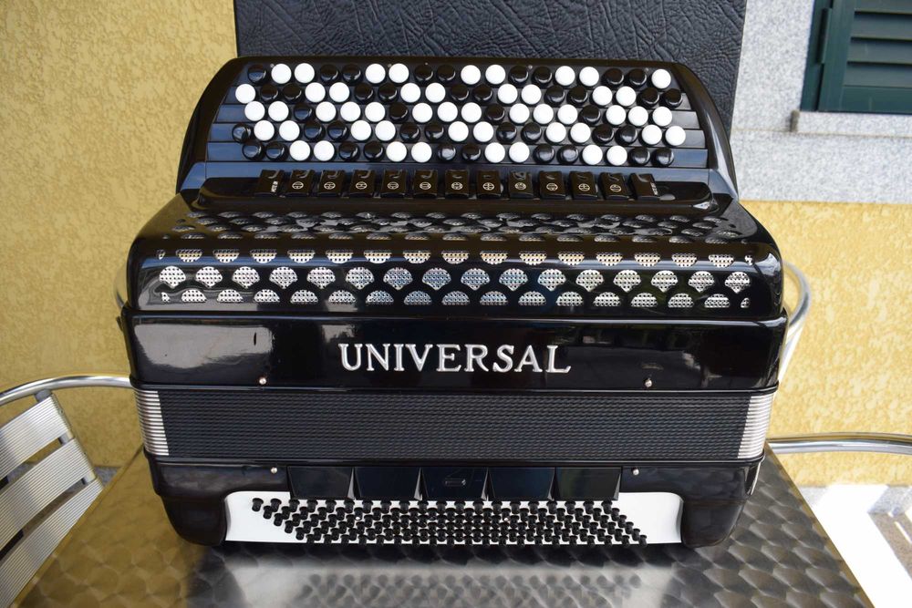 Acordeao Universal 4Voz. N 196
