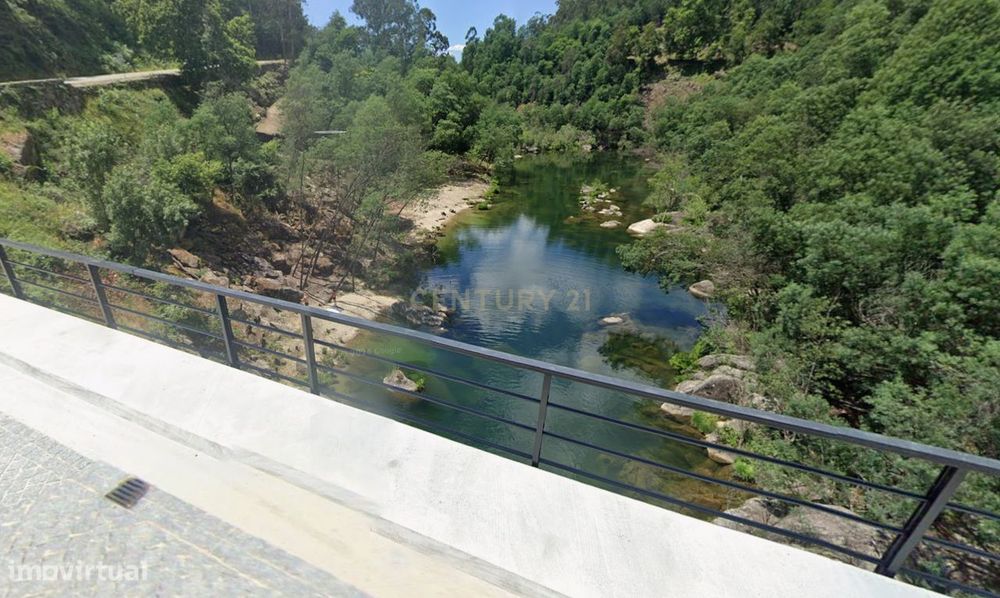 Casa para Restaurar com Terreno na Zona do Gerês