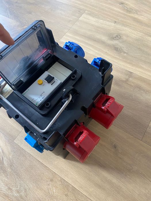 Przenośna rozdzielnia elektryczna 400v/230v