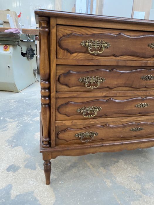 Vintage Wooden Bedroom Set – Excellent Condition64738213864579124