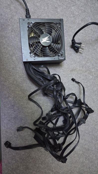 Продам свой блок питания Zalman MegaMax ZM800-TXII мощностью 800W.