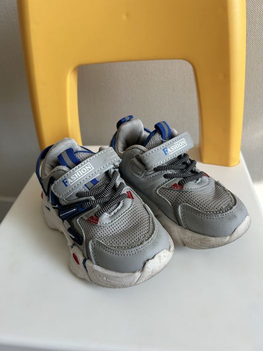 Легкі та зручні кросівки на хлопчика,24 розмір