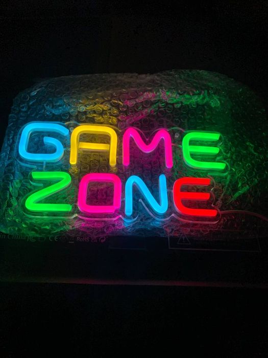 Неоновая вывеска game zone