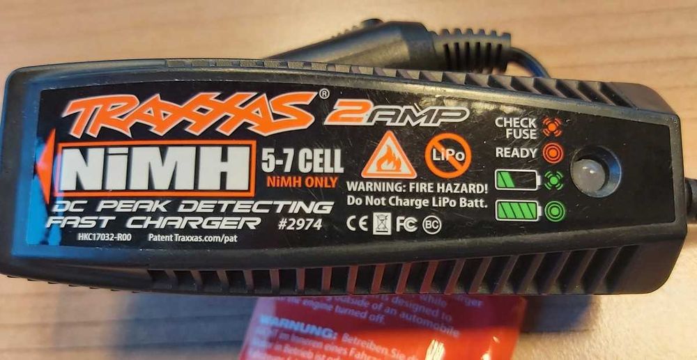Traxxas Chargeur nimh 12V 2A ID 2974 - RC Team Modélisme