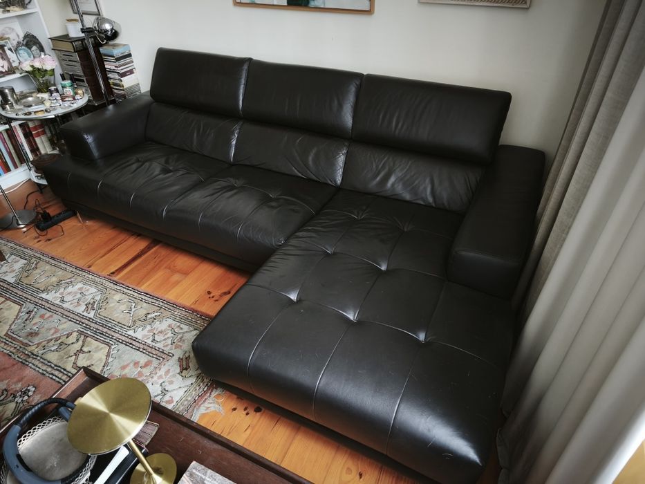 Sofá 3 lugares em pele