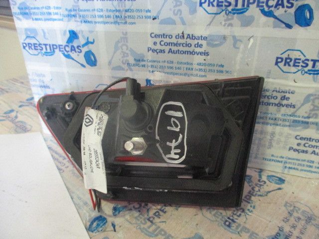 Farolim da mala esquerdo RENAULT Clio IV (BH_)