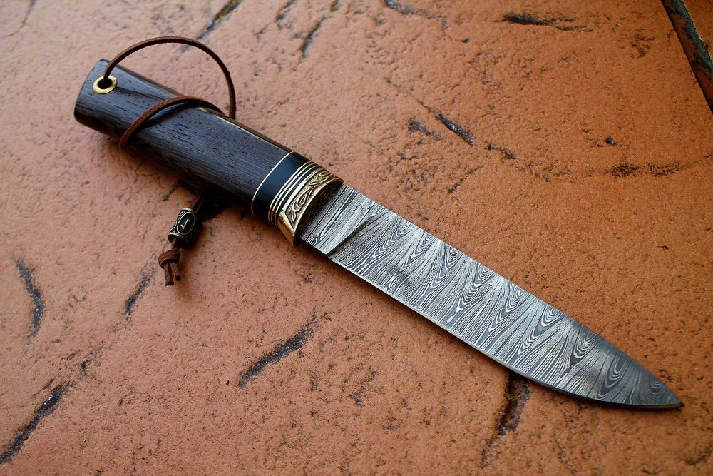 Нож охотничий из дамаска.