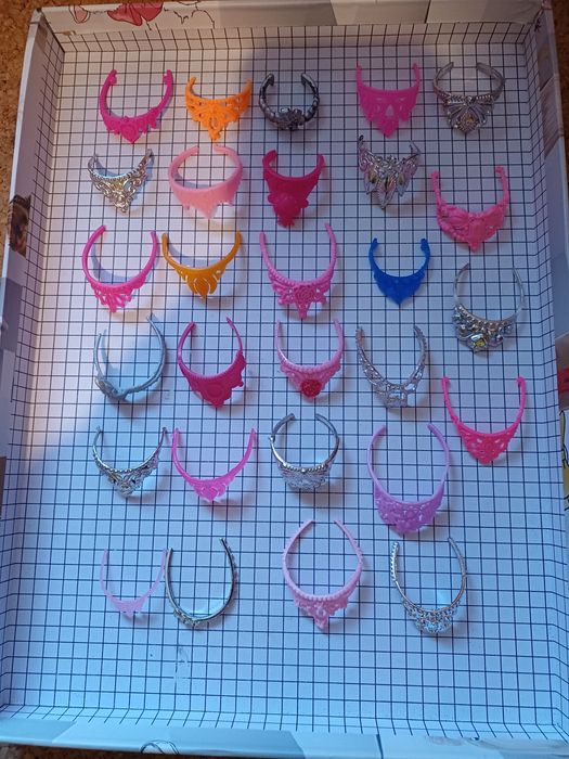 Coroas para bonecas barbie e princesas Disney. Cada 1,50€