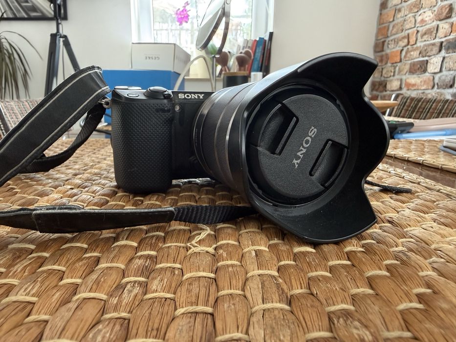 Aparat Sony Nex 5R z obiektywem SEL1885