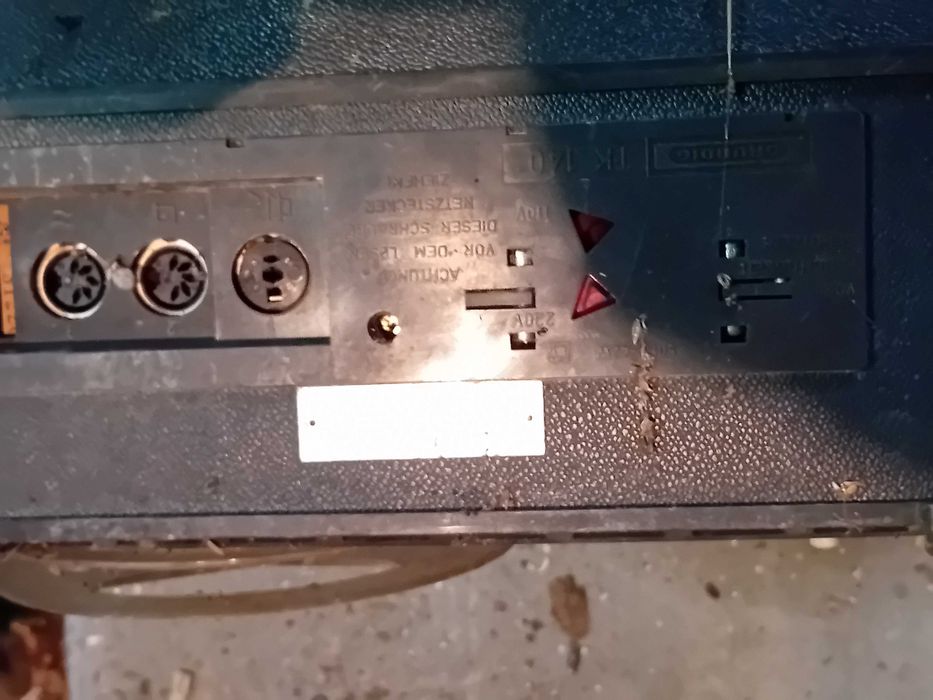 Rádio antigo  marca grudin