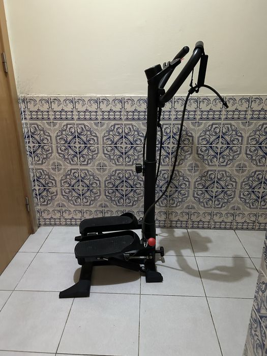 Maquina de exercicio escadala