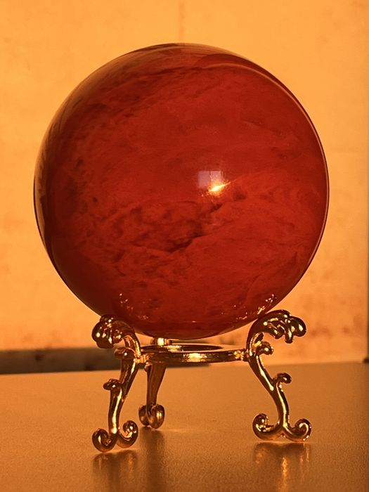 Магический кристалл. Сфера из раславленного кремнезёма (smelting crystal), карминно-красная / шар, минерал; огненный аксессуар к Хэллоуину