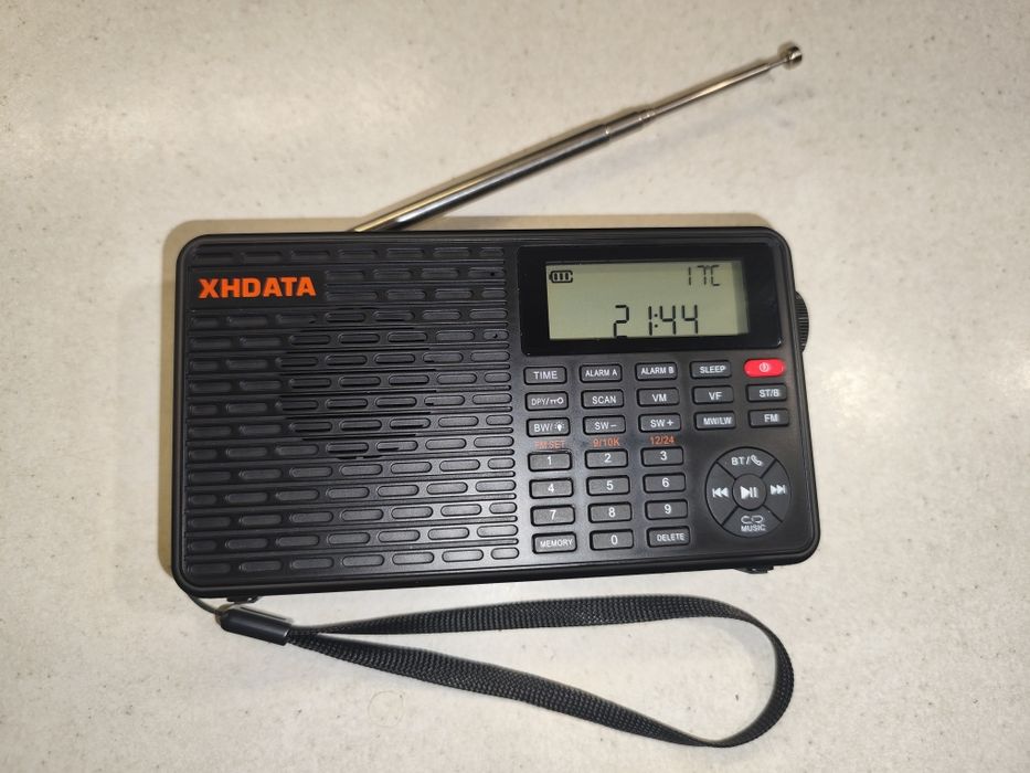 Продам всеволновый  радиоприемник XHDATA  D109 .