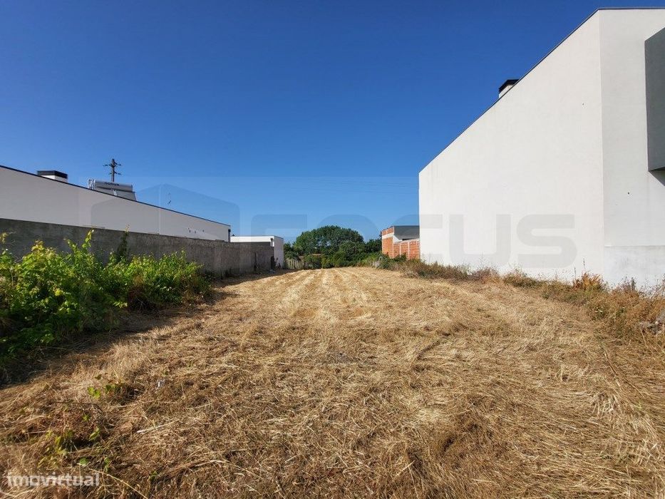Terreno com 14m de frente - Ílhavo