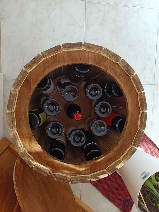 Garrafeira rústica de madeira