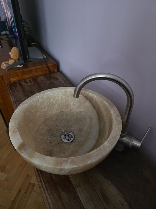 Sprzedam  Komodę z onyx-owym zlewem i baterią