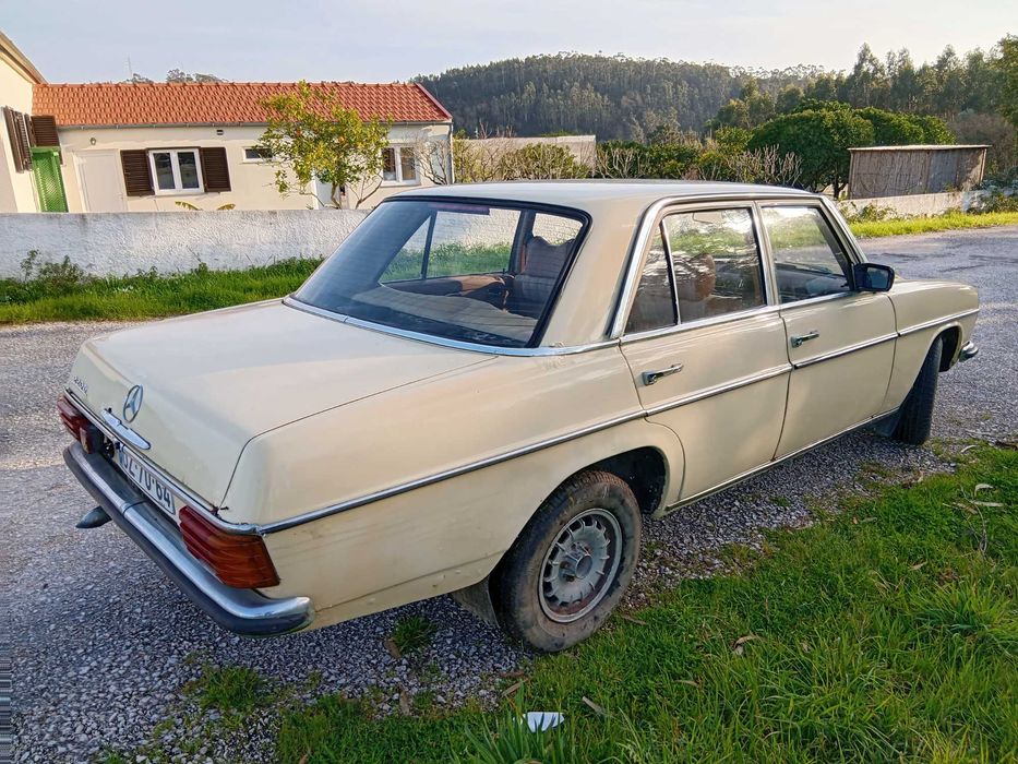 Mercedes W115 220D 1975