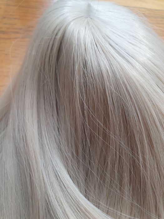 Peruka platynowy blond  z grzywką włosy syntetyczne